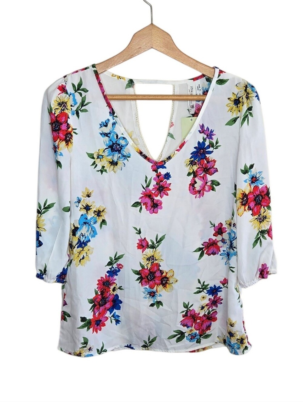 NWT Pink Owl Color Floral V-neck 3/4 Sleeve Back Cutout Blouse Size Small